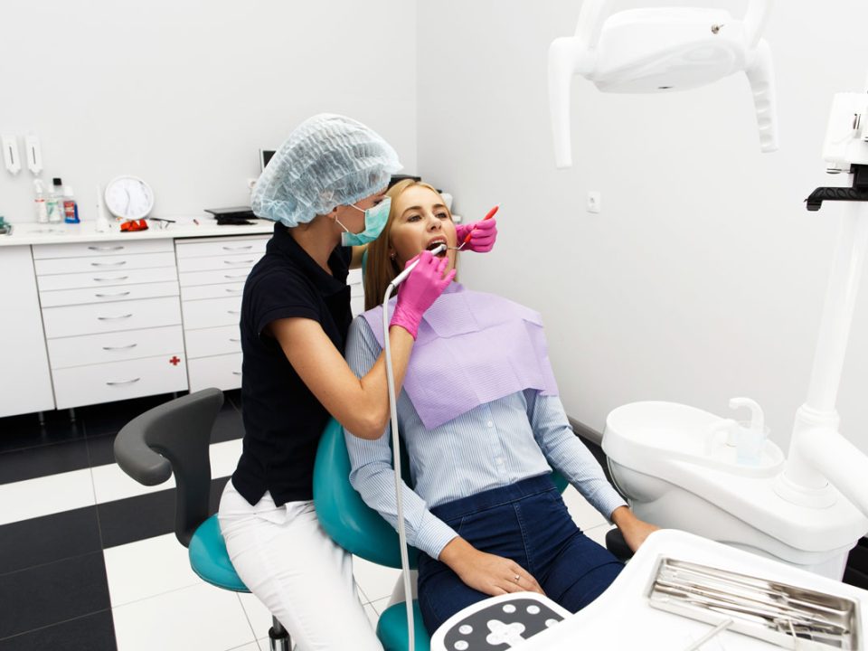 Atención odontológica especializada para pacientes de San Cristóbal